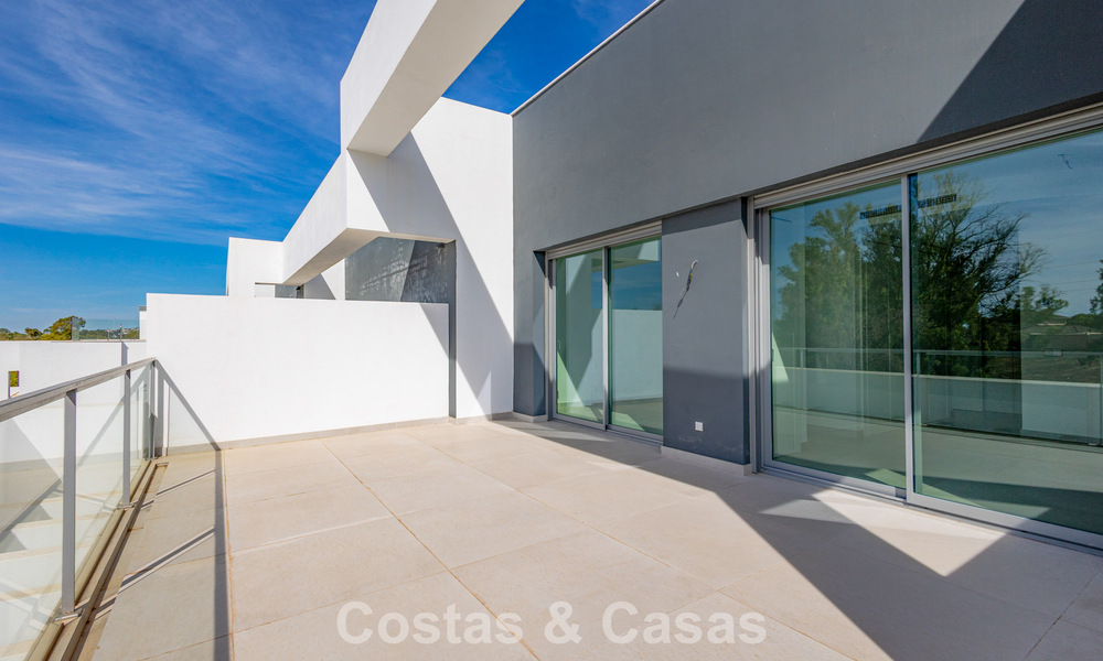 Villa pareada modernista en venta cerca de servicios en Guadalmina y San Pedro centro, Marbella 794672