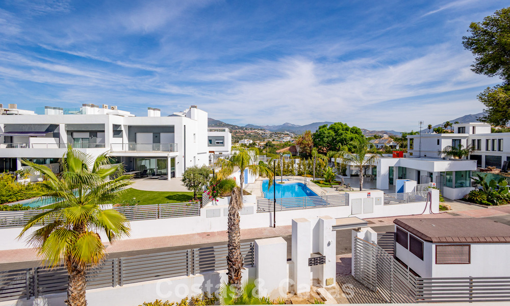 Villa pareada modernista en venta cerca de servicios en Guadalmina y San Pedro centro, Marbella 794673