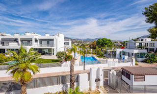 Villa pareada modernista en venta cerca de servicios en Guadalmina y San Pedro centro, Marbella 794673 