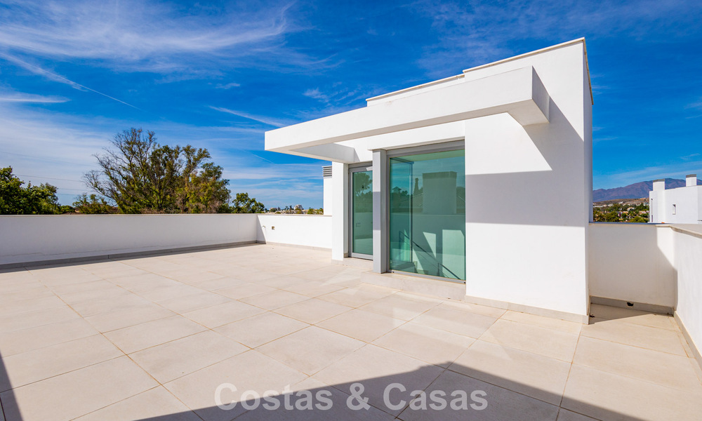 Villa pareada modernista en venta cerca de servicios en Guadalmina y San Pedro centro, Marbella 794674