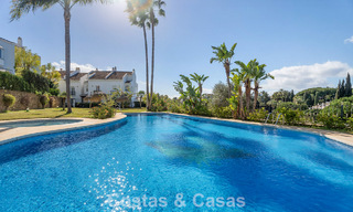 Elegante casa adosada en venta a poca distancia de la playa en la Milla de Oro de Marbella 794705 