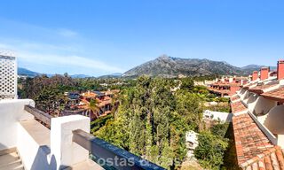 Elegante casa adosada en venta a poca distancia de la playa en la Milla de Oro de Marbella 794706 