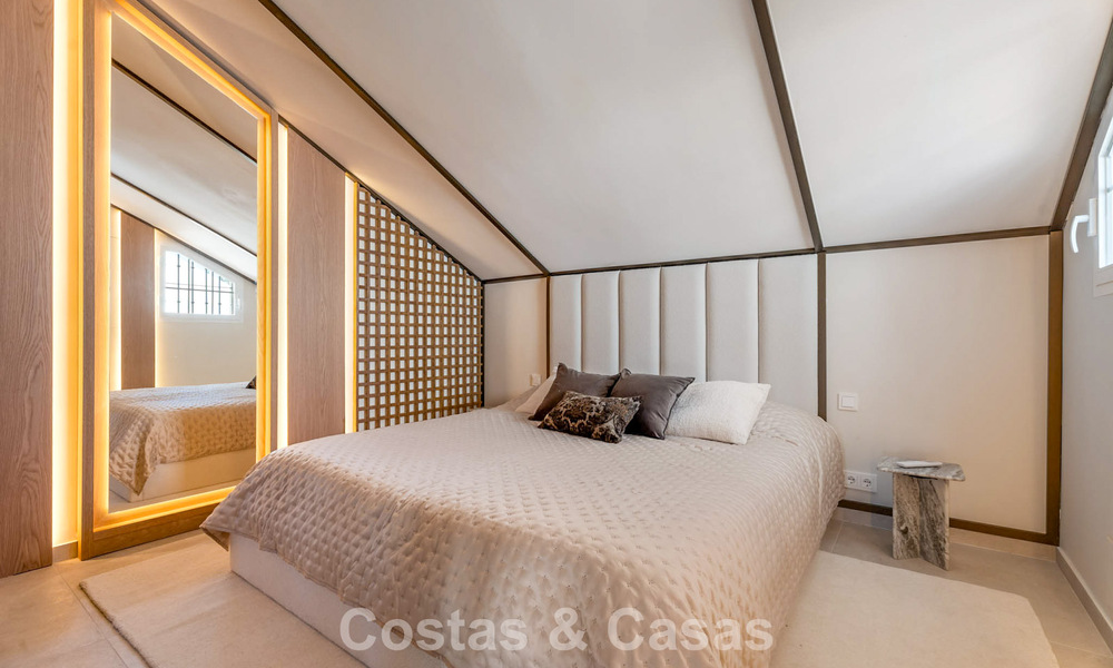 Elegante casa adosada en venta a poca distancia de la playa en la Milla de Oro de Marbella 794714