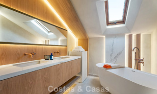 Elegante casa adosada en venta a poca distancia de la playa en la Milla de Oro de Marbella 794716 