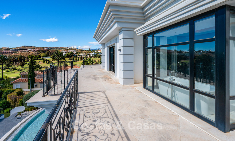 Majestuosa villa de lujo con vistas al golf, a la montaña y al mar en venta en una urbanización de golf en Marbella - Benahavís 794731