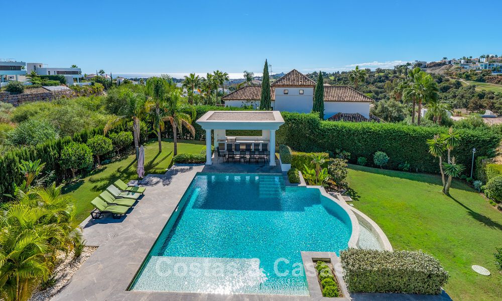 Majestuosa villa de lujo con vistas al golf, a la montaña y al mar en venta en una urbanización de golf en Marbella - Benahavís 794732