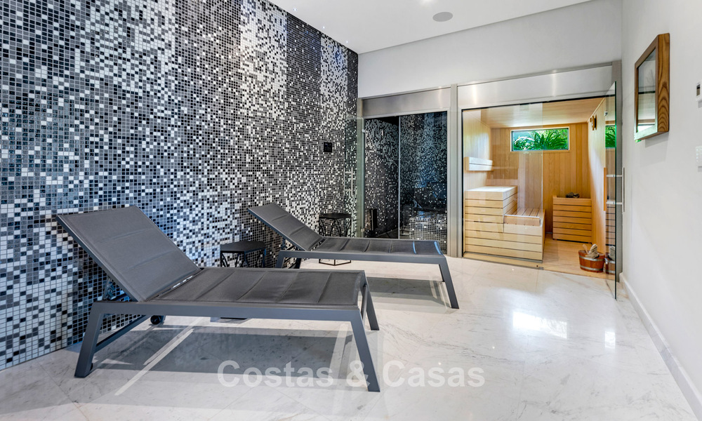 Majestuosa villa de lujo con vistas al golf, a la montaña y al mar en venta en una urbanización de golf en Marbella - Benahavís 794733