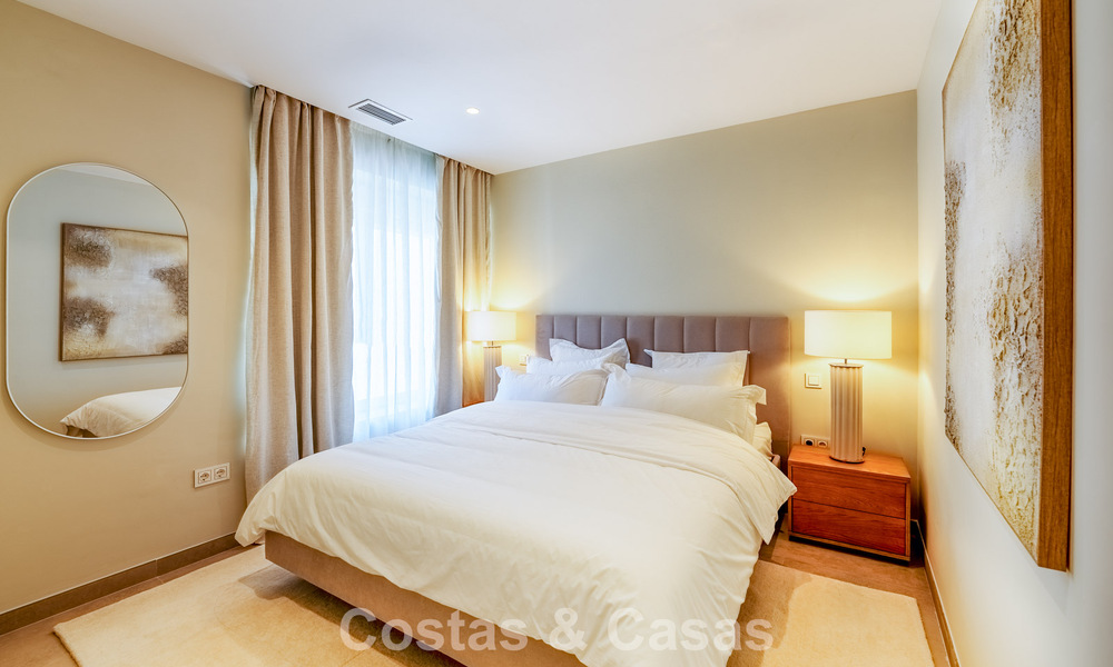 Lujosa casa adosada en venta en un complejo cerrado en la Milla de Oro de Marbella 794938