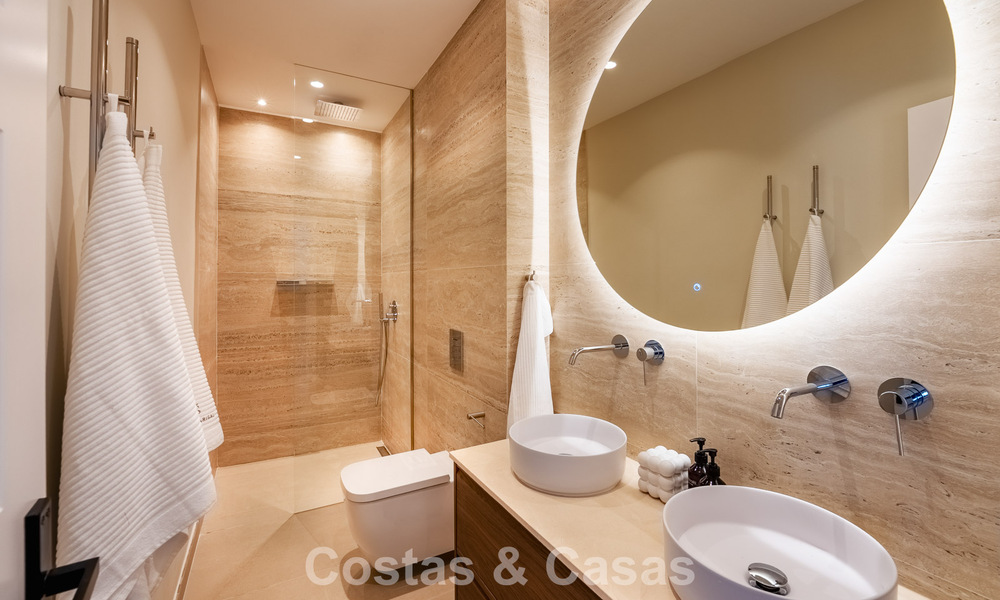 Lujosa casa adosada en venta en un complejo cerrado en la Milla de Oro de Marbella 794939