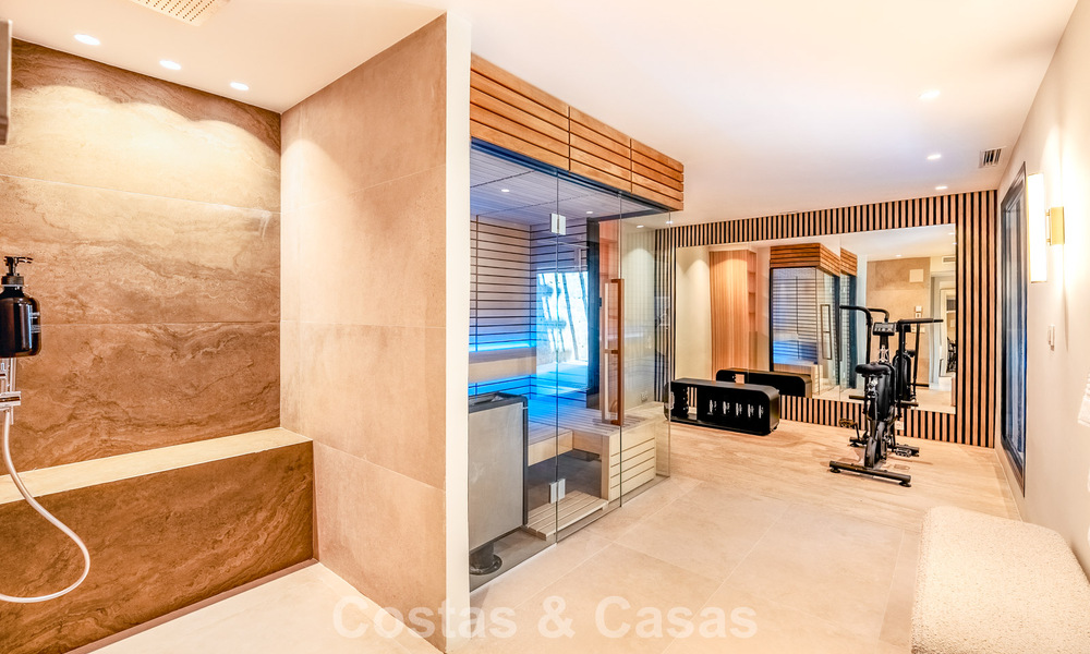 Lujosa casa adosada en venta en un complejo cerrado en la Milla de Oro de Marbella 794944