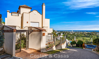 Amplio ático dúplex con vistas panorámicas al mar en venta en una urbanización cerrada en Marbella - Benahavís 794824 