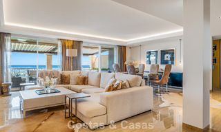 Amplio ático dúplex con vistas panorámicas al mar en venta en una urbanización cerrada en Marbella - Benahavís 794825 