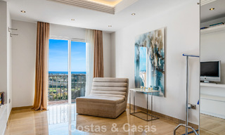 Amplio ático dúplex con vistas panorámicas al mar en venta en una urbanización cerrada en Marbella - Benahavís 794830 