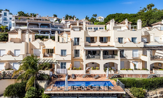 Amplio ático dúplex con vistas panorámicas al mar en venta en una urbanización cerrada en Marbella - Benahavís 794837 