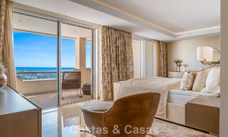 Amplio ático dúplex con vistas panorámicas al mar en venta en una urbanización cerrada en Marbella - Benahavís 794844 