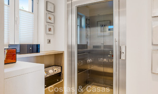 Amplio ático dúplex con vistas panorámicas al mar en venta en una urbanización cerrada en Marbella - Benahavís 794852 