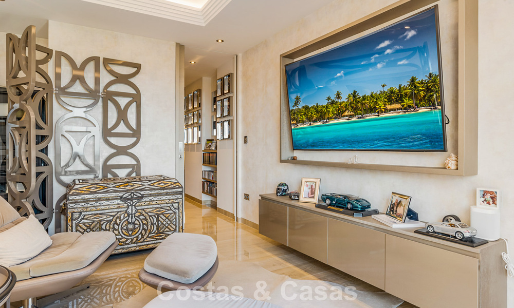 Amplio ático dúplex con vistas panorámicas al mar en venta en una urbanización cerrada en Marbella - Benahavís 794855