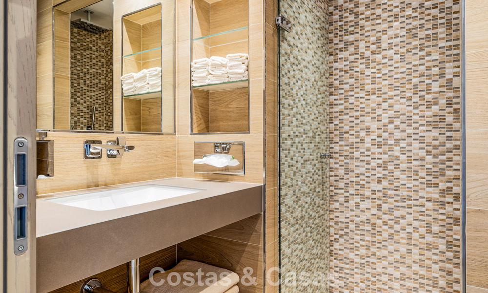 Amplio ático dúplex con vistas panorámicas al mar en venta en una urbanización cerrada en Marbella - Benahavís 794856