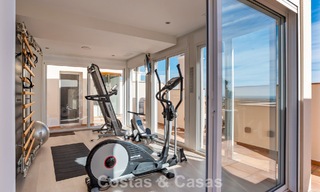 Amplio ático dúplex con vistas panorámicas al mar en venta en una urbanización cerrada en Marbella - Benahavís 794862 