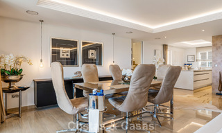 Amplio ático dúplex con vistas panorámicas al mar en venta en una urbanización cerrada en Marbella - Benahavís 794863 