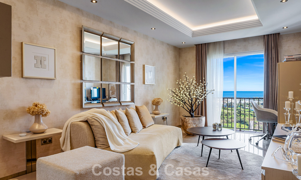 Amplio ático dúplex con vistas panorámicas al mar en venta en una urbanización cerrada en Marbella - Benahavís 794869
