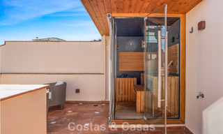 Amplio ático dúplex con vistas panorámicas al mar en venta en una urbanización cerrada en Marbella - Benahavís 794873 