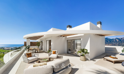 Apartamentos modernos con vistas panorámicas al mar en venta en un resort de golf en Mijas Costa, Costa del Sol 794787