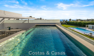 Villa adosada ultramoderna con piscina privada en venta en la Milla de Oro de Marbella 795009 