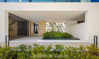 Villa adosada ultramoderna con piscina privada en venta en la Milla de Oro de Marbella 795016 