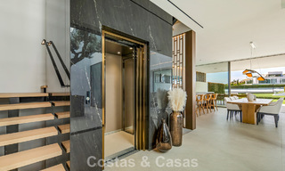 Villa adosada ultramoderna con piscina privada en venta en la Milla de Oro de Marbella 795019 