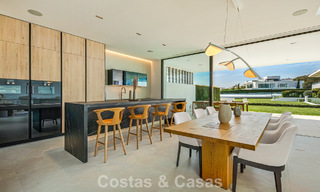 Villa adosada ultramoderna con piscina privada en venta en la Milla de Oro de Marbella 795020 