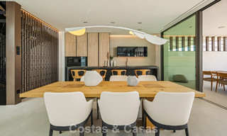 Villa adosada ultramoderna con piscina privada en venta en la Milla de Oro de Marbella 795021 