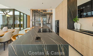 Villa adosada ultramoderna con piscina privada en venta en la Milla de Oro de Marbella 795024 