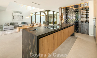 Villa adosada ultramoderna con piscina privada en venta en la Milla de Oro de Marbella 795025 