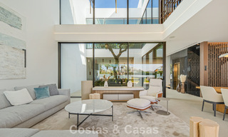 Villa adosada ultramoderna con piscina privada en venta en la Milla de Oro de Marbella 795028 