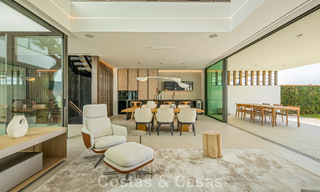 Villa adosada ultramoderna con piscina privada en venta en la Milla de Oro de Marbella 795030 