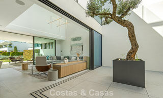 Villa adosada ultramoderna con piscina privada en venta en la Milla de Oro de Marbella 795034 