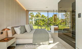 Villa adosada ultramoderna con piscina privada en venta en la Milla de Oro de Marbella 795042 