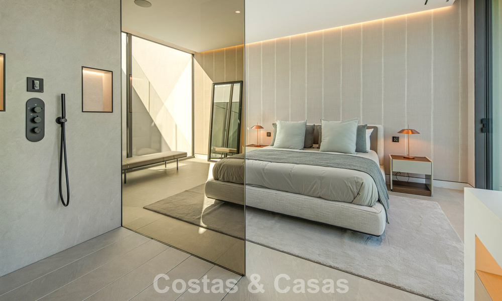 Villa adosada ultramoderna con piscina privada en venta en la Milla de Oro de Marbella 795047