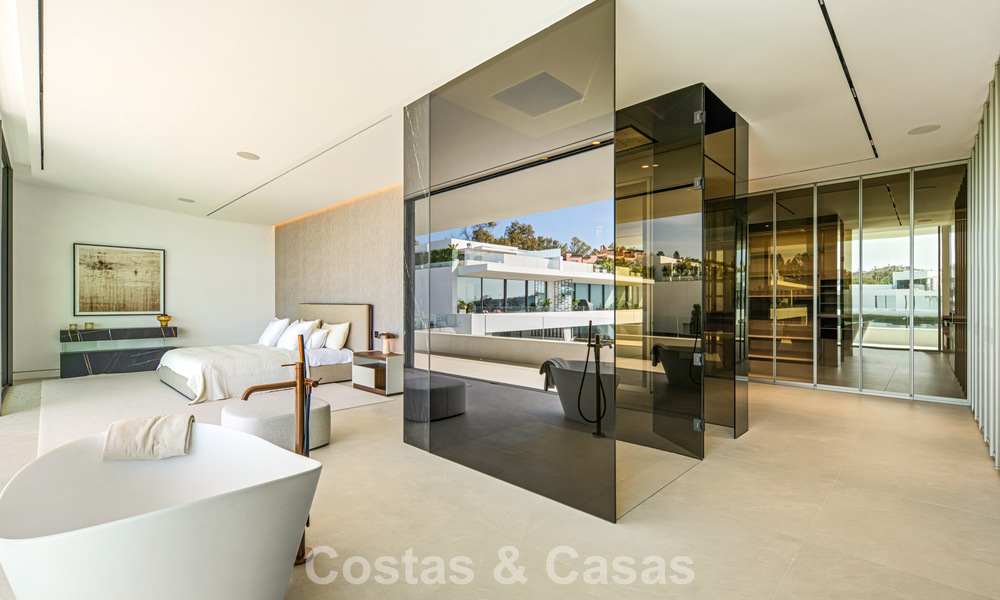 Villa adosada ultramoderna con piscina privada en venta en la Milla de Oro de Marbella 795049