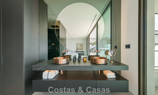 Villa adosada ultramoderna con piscina privada en venta en la Milla de Oro de Marbella 795055 