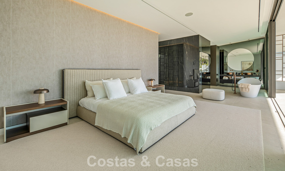 Villa adosada ultramoderna con piscina privada en venta en la Milla de Oro de Marbella 795058