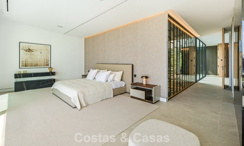 Villa adosada ultramoderna con piscina privada en venta en la Milla de Oro de Marbella 795064