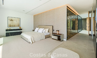 Villa adosada ultramoderna con piscina privada en venta en la Milla de Oro de Marbella 795064 