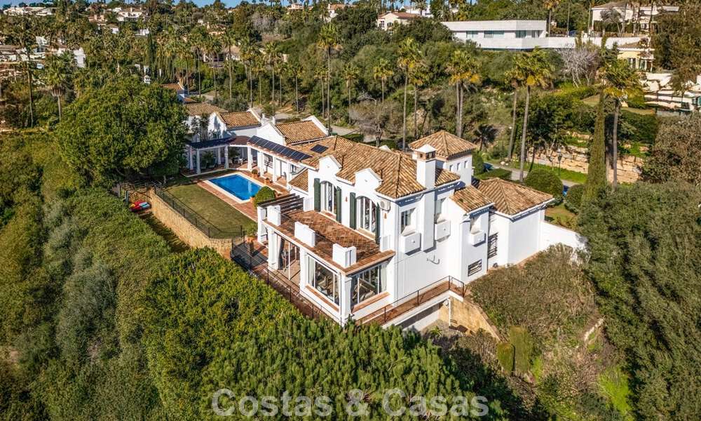 Villa andaluza auténtica con vistas panorámicas idilíca al golf en venta en Sotogrande Alto, Costa del Sol 795173