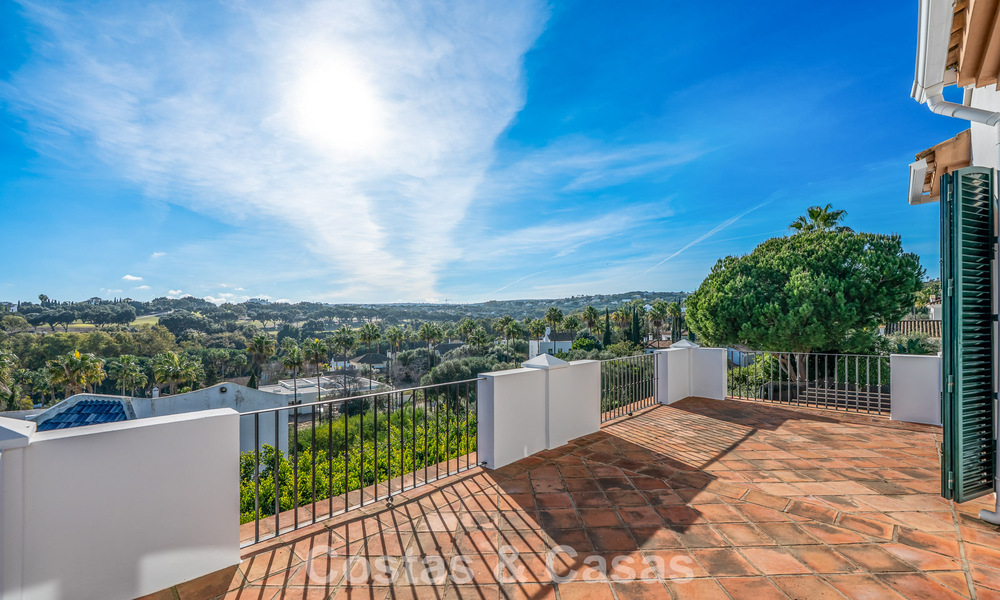 Villa andaluza auténtica con vistas panorámicas idilíca al golf en venta en Sotogrande Alto, Costa del Sol 795177