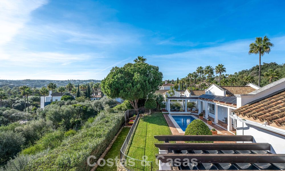 Villa andaluza auténtica con vistas panorámicas idilíca al golf en venta en Sotogrande Alto, Costa del Sol 795178