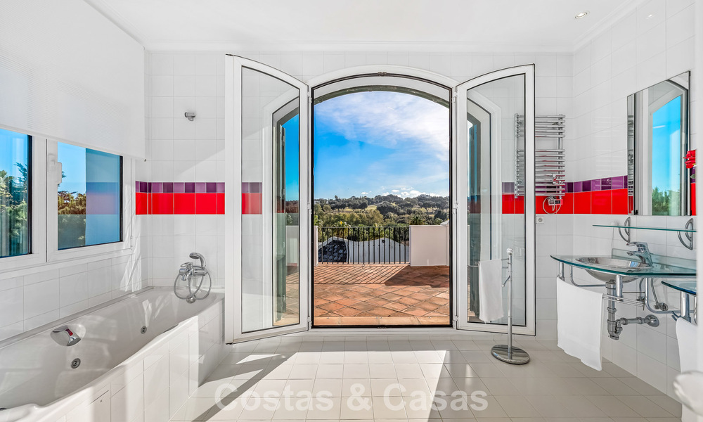 Villa andaluza auténtica con vistas panorámicas idilíca al golf en venta en Sotogrande Alto, Costa del Sol 795179