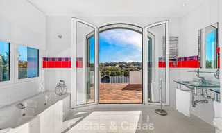 Villa andaluza auténtica con vistas panorámicas idilíca al golf en venta en Sotogrande Alto, Costa del Sol 795179 