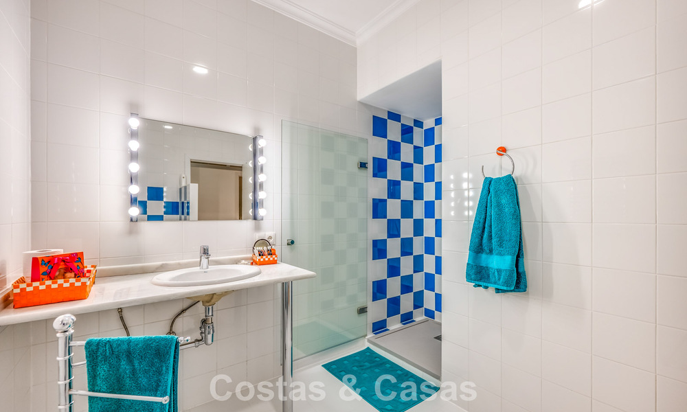 Villa andaluza auténtica con vistas panorámicas idilíca al golf en venta en Sotogrande Alto, Costa del Sol 795182